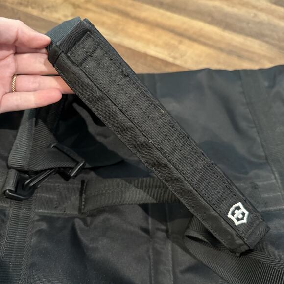 Victorinox Swiss Army Convertible Black Hybrid Duffle Garment Suit Bag MSRP $200 - Picture 9 of 13